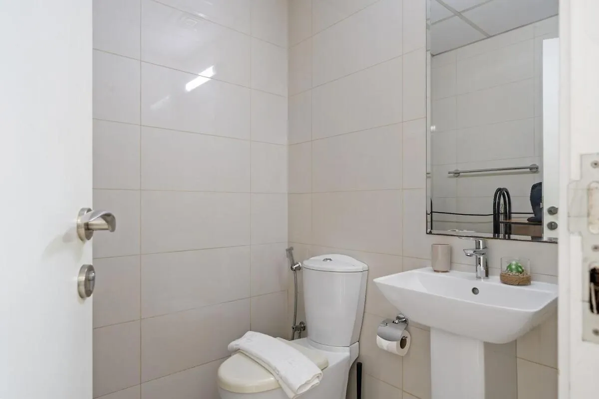 Central Business Bay By Stayinhomes - 10 Mins Burj Khalifa - 1Bed - Parking - Pool - Gym Dubai 0*,  United Arab Emirates